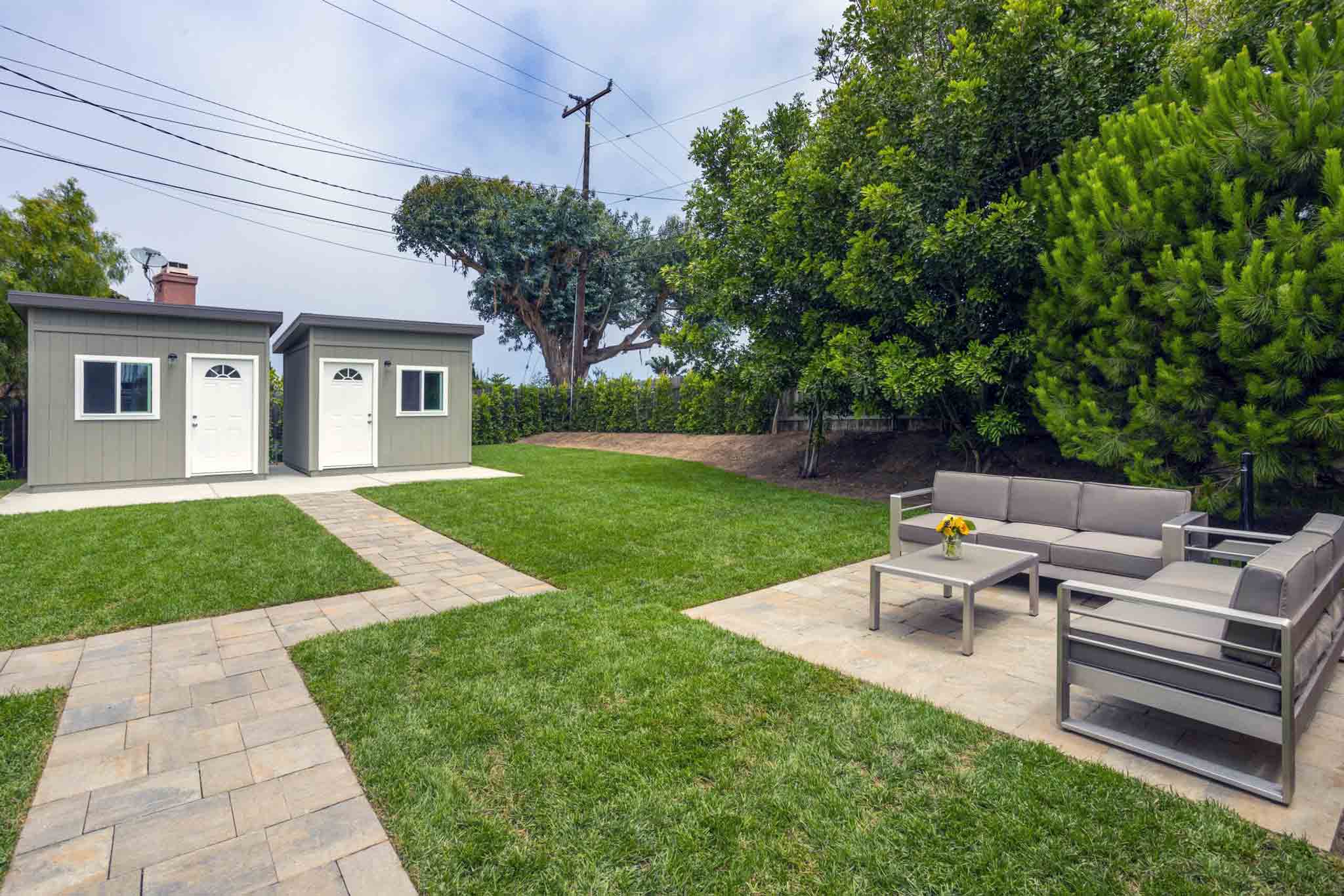 Photo of a backyard with couches at a residential treatment center in Los Angeles